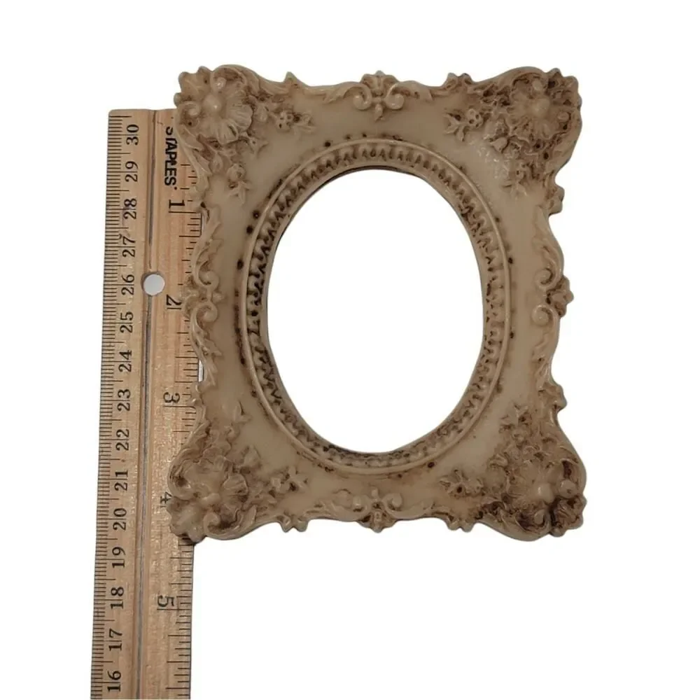 Vintage Victorian Beige Picture Frame Made From Resin 4